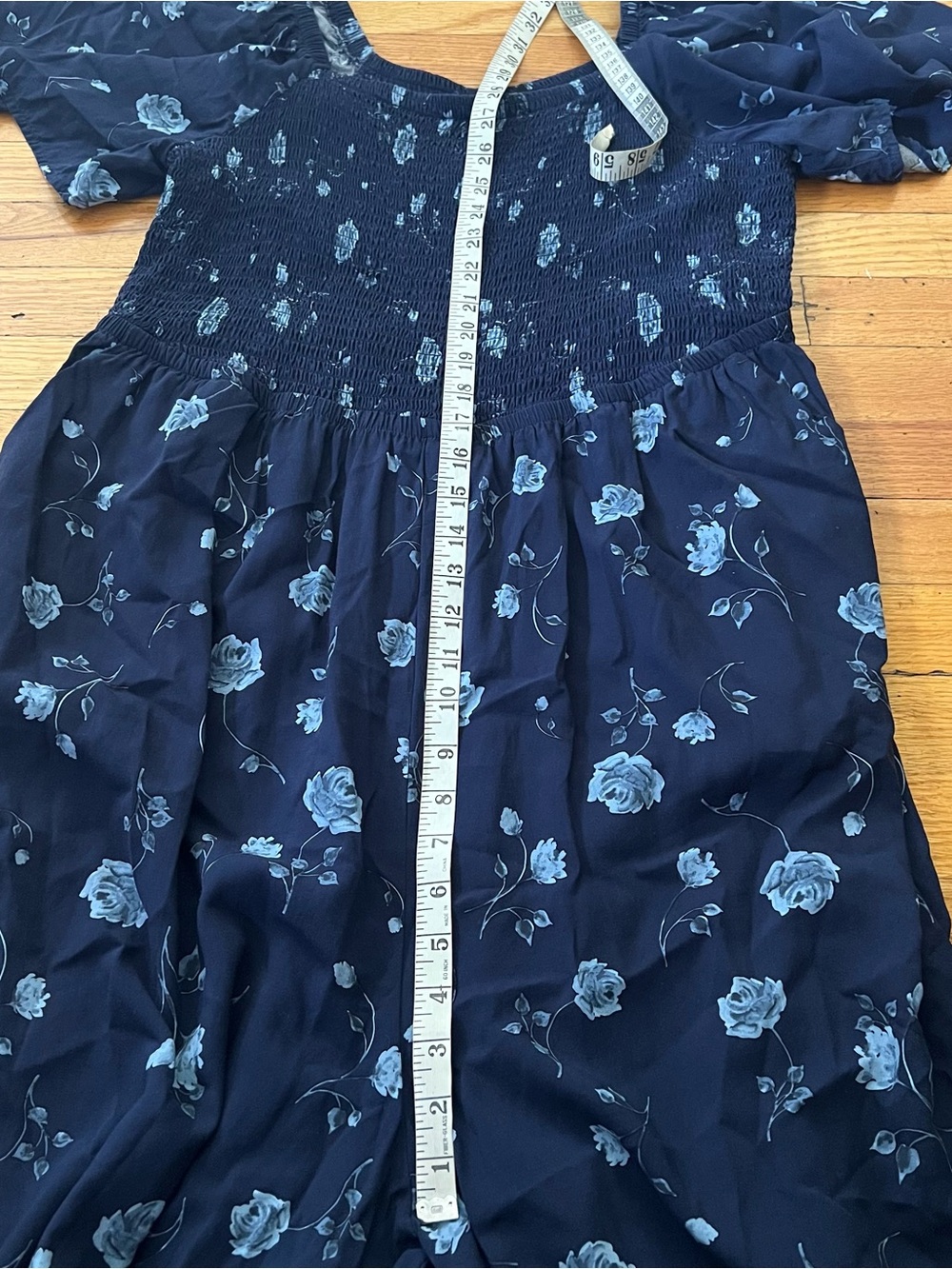 Torrid size 3X blue tossed floral rose flutter sleeve jumpsuit. - Picture 7 of 10